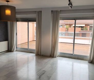 Luxury penthouse for rent in Valencia, Spain - Photo 2