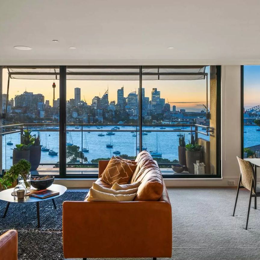 'Retford Hall' Absolute Luxury with World Class Views of Sydney's Iconic Harbour and City Skyline From This Stunning Spacious Double Apartment - Photo 1