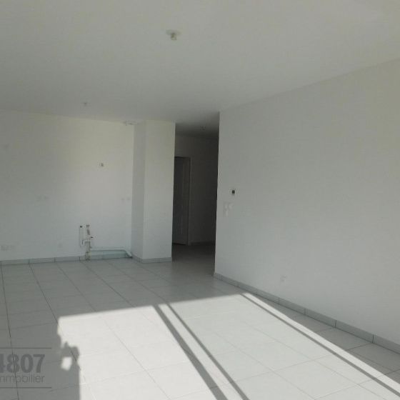 Appartement T3 à louer à Saint Pierre En Faucigny - Photo 1