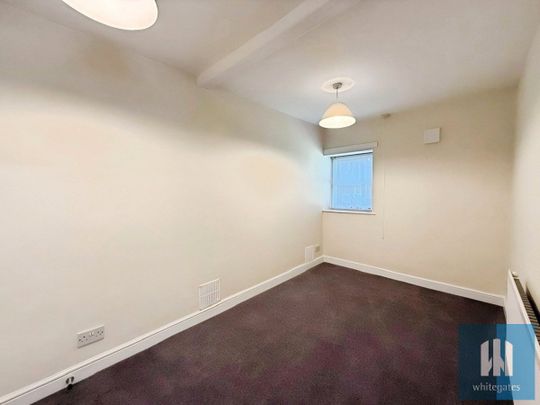 Almondbury Bank, Huddersfield, HD5 - Photo 1