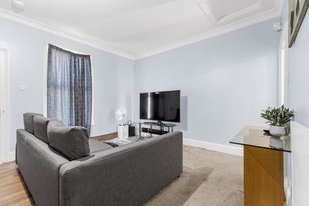 2 Bed Flat, Whitehorse Road, CR0 - Photo 3