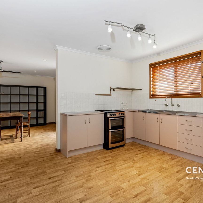 Spacious Family Home in a Prime Coastal Location - Photo 1