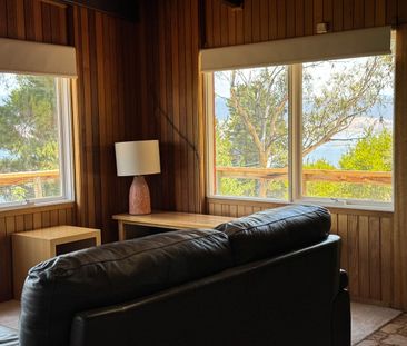 4 Bedroom, 2 Bathroom, newly renovated property! Great views! Inclu... - Photo 1