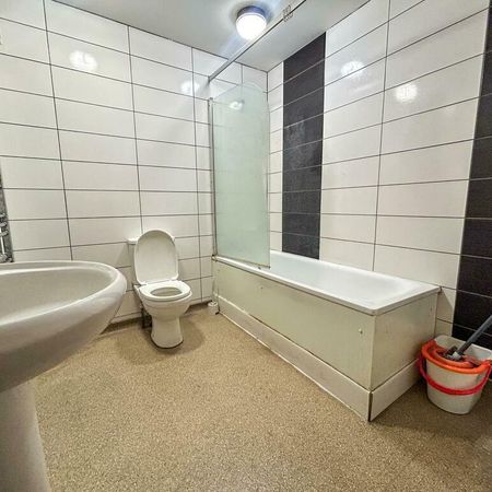 1 bedroom in a house share to rent - Photo 4