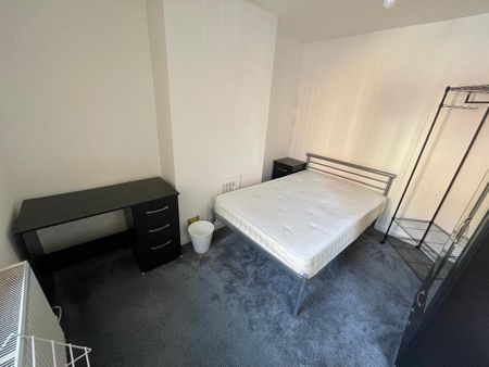 4 bedroom terraced house to rent - Photo 4