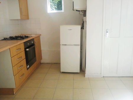 5 Bed Terraced House, Kitchener Road, N17 - Photo 3