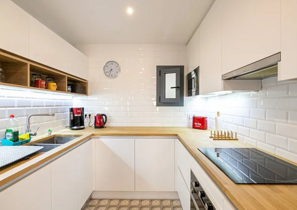 Carrer de Travau, Barcelona, Catalonia 08031