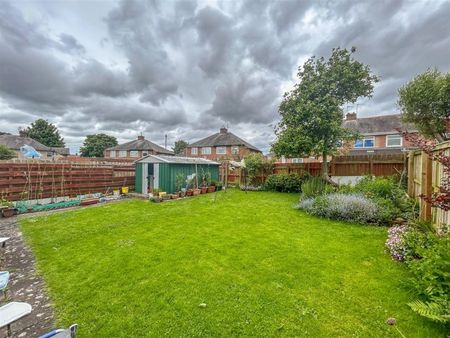 4 Bedroom House - Semi-Detached - Photo 5