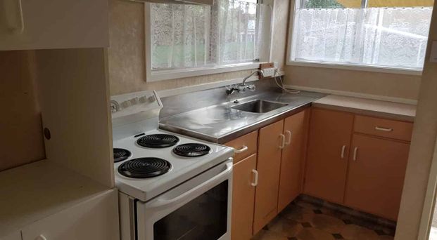 HOGG CRESCENT MASTERTON - 3 BEDROOMS $500 P/W - Photo 1