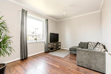 Broomfield Crescent, Carrick Knowe, Edinburgh, EH12 - Photo 2