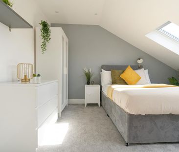 Stansted #70 - Photo 5