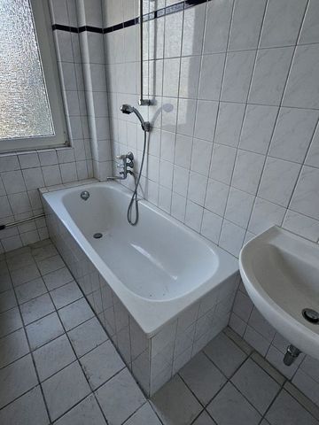 Bezugsfreie Mietwohnung mit ca. 62 m² Wohnfläche, 3 Zimmern und Balkon - Photo 2