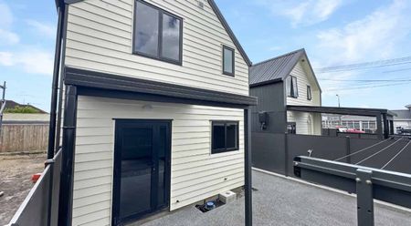 CITY CENTRE - 2 BEDROOMS - Photo 4