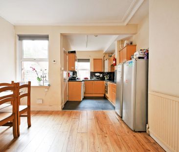 4 bedroom terraced house to rent - Photo 6