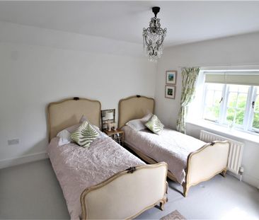 Bewley Lane, Lacock, Chippenham, SN15 - Photo 2