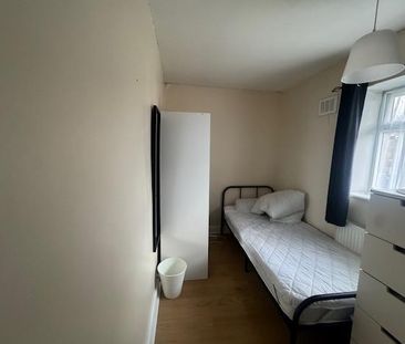 3 bedroom semi-detached house to rent - Photo 6