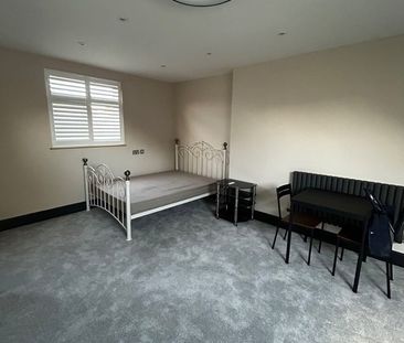 Room in a Shared House, Stafford Road, SM6 - Photo 3