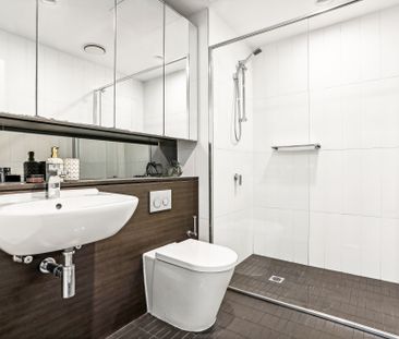 Luxuriously Appointed One Bedroom Haven - Unfurnished - Photo 6