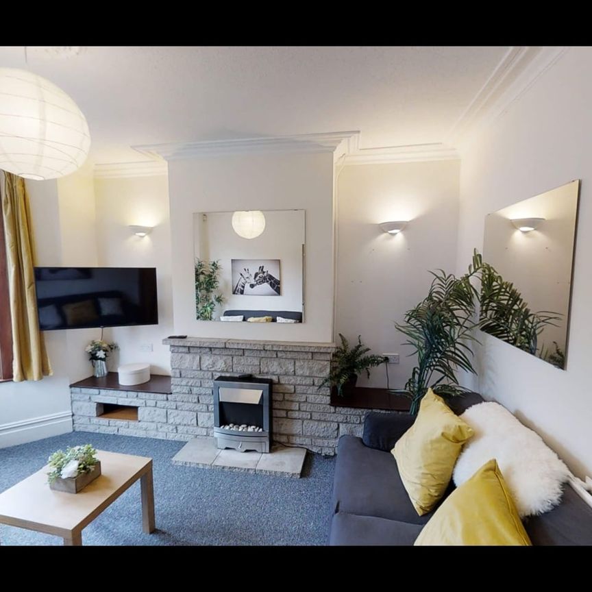 5 Bed Terraced House, Downend Road, BS16 - Photo 1