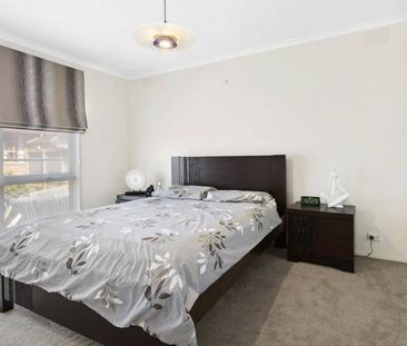 When Size & Location Is Supreme - Photo 1