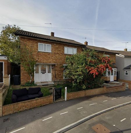 3 bedroom semi-detached house to rent - Photo 4