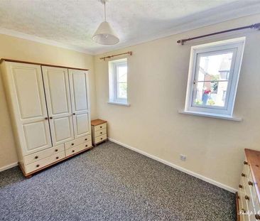 Evea Close, Truro, TR1 - Photo 3