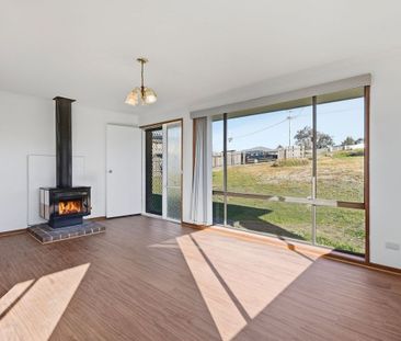 Tidy Family home in a great location - Photo 2