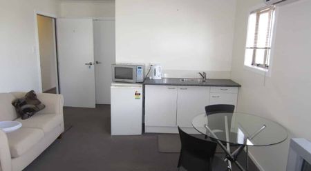 1 large studio room available in a BOARDING HOUSE. - Photo 3