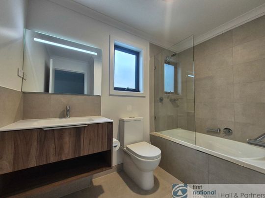 13 Cricklewood Circuit, Narre Warren - Photo 1