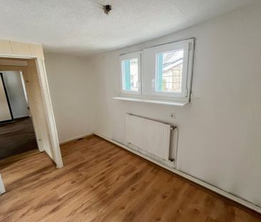 Solides, unterkellertes Einfamilienhaus mit optionalem Stellplatz z... - Foto 1