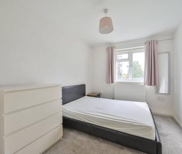 4 bedroom flat to rent - Photo 1