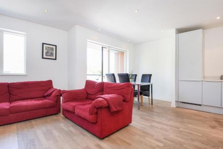 2 bedroom flat to rent - Photo 2