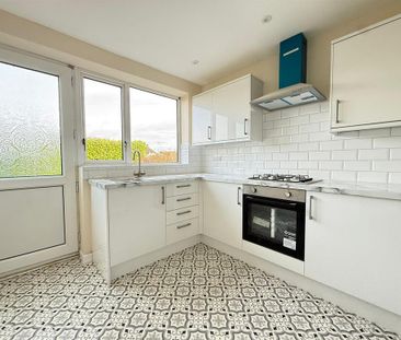 2 bedroom bungalow to rent - Photo 2