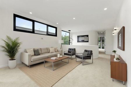 Contemporary Family Luxury in a Beautiful Leafy Setting - Photo 3