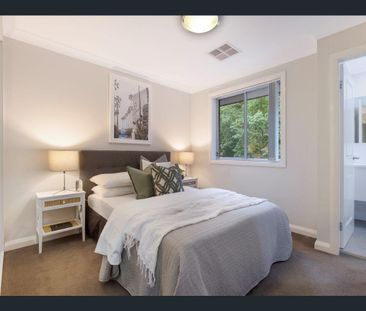 SPACIOUS TOWNHOUSE IN CONVENIENT LOCATION! - Photo 5