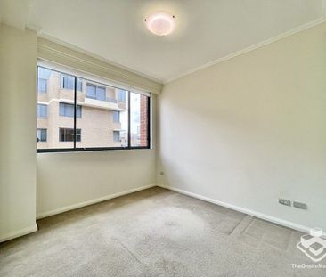 Spacious north facing loft style apartment - Photo 1