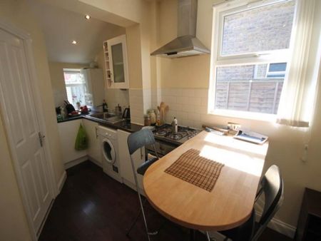 2 bedroom flat to rent - Photo 4