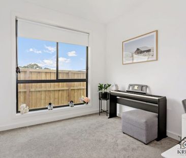 QUALITY HOME WITH FANTASTIC NEIGHBOURHOOD - Photo 4