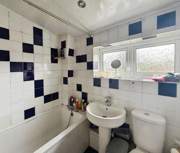 4 bedroom property to rent - Photo 5