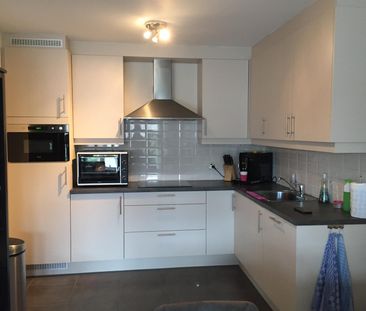 Gelijkvloers appartement met 3 slaapkamers en tuin met bijhorende g... - Photo 6