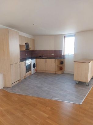 2 bedroom flat to rent - Photo 1