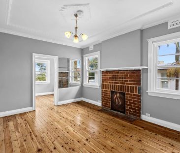 Charming Two-Bedroom Apartment in a Quiet Rustic Block - Photo 5