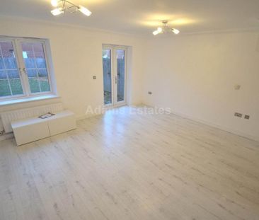 4 bedroom link detached house to rent - Photo 2