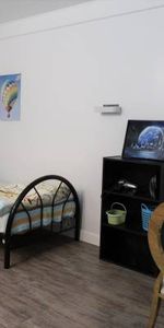 Studio apartment near McGill University - Photo 3