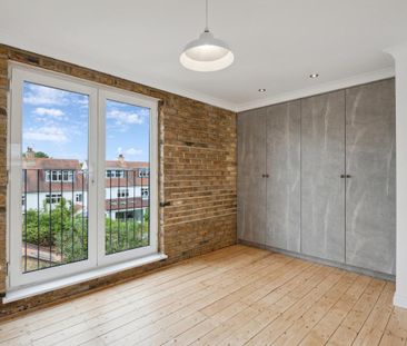 3 bedroom house in London - Photo 1