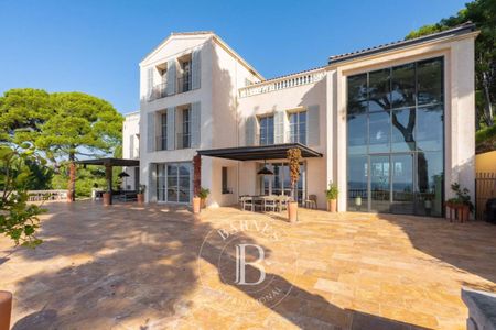 Location saisonnière - Domaine avec vue Cap Canaille et mer - Photo 4