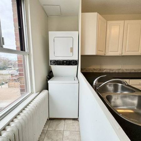 2696 LAKE SHORE BLVD. W. 26 - MIMICO, 2BR/1BATH, LAUNDRY, STEPS TO TTC - Photo 4