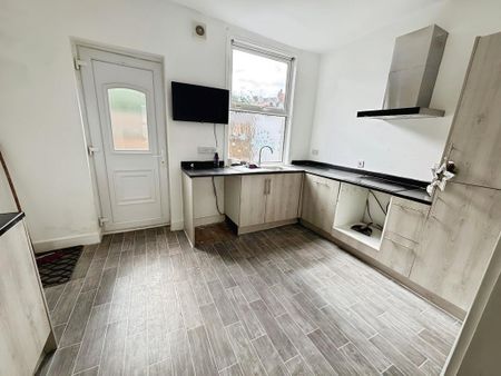 2 bedroom terraced house to rent - Photo 4