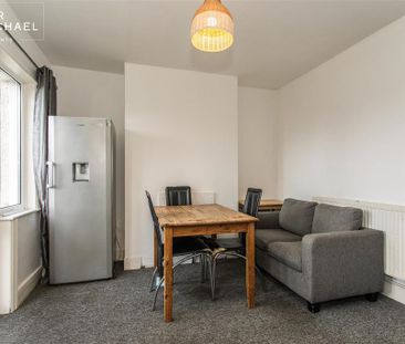 4 bedroom end of terrace house to rent - Photo 6