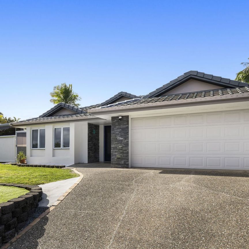 A Sunlit Family Sanctuary with Fresh Upgrades & a Sparkling Pool – Perfect for Summer - Photo 1